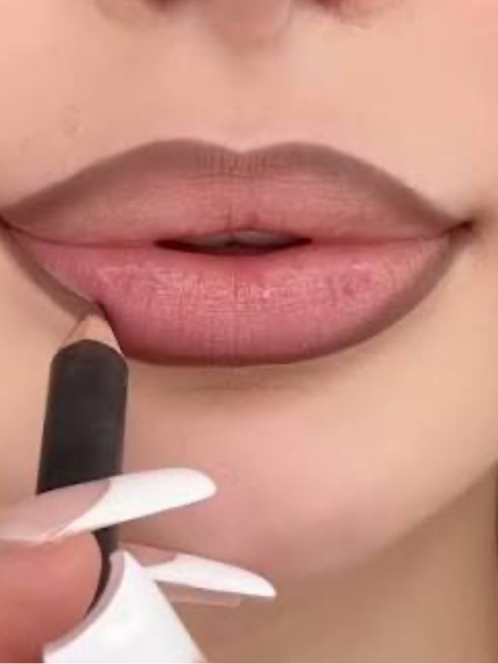 💋💜Becca Spiced Lip Liner